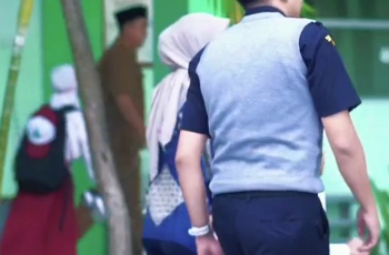 Hari Pertama Masuk Sekolah, Senyum dan Pelukan Hangat Warnai Suasana di Cendekia Lamongan